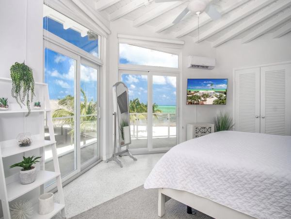 Islamorada Three Bedroom Home with Full Ocean View & Pool